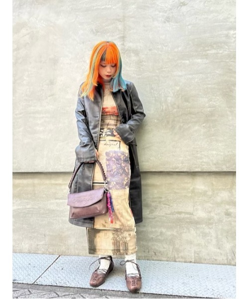 Desigual(デシグアル)の「コラージュプリントタートルネックミディドレス(ワンピース・レディース・マルチ・S/M/L/XS/XL)」の3枚目の写真