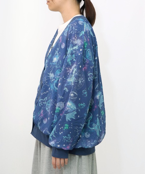 ScoLar（スカラー）の「153629：星座柄×無地リバーシブルカーディガン（Tシャツ/カットソー・レディース・ネイビー/ブラック・M）」の13枚目の写真
