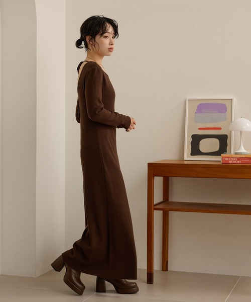 LAULEN（ローレン）の「back open ribbon knit one piece /バックオープンリボンロングニットワンピース（ワンピース・レディース・ブラウン/グレー/アイボリー/ブラック・FREE）」の13枚目の写真