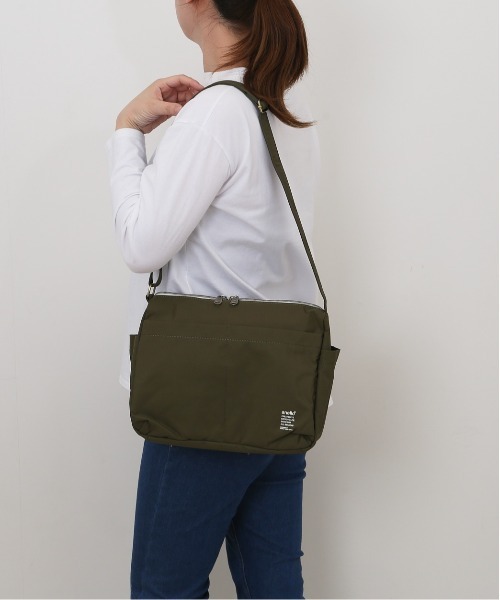 anello(アネロ)の「anello パレード 10ポケットショルダー(ショルダーバッグ・レディース・ライトグレー/ブラック/オリーブ/ダークオレンジ/ネイビー/グレー・FREE)」の8枚目の写真