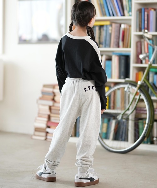 RVCA(ルーカ)の「RVCA/ルーカ ARCH COLLEGE SWEAT PANTS キッズ ロンパン BF046-730(その他パンツ・キッズ・グレー/ブラック・130cm/140cm/150cm)」の12枚目の写真