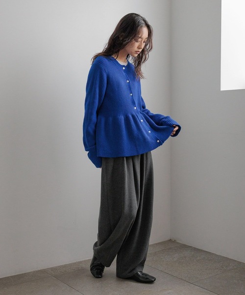 LOWRYS FARM（ローリーズファーム）の「ペプラムニットカーディガンＬＳ　603781（カーディガン/ボレロ・レディース・ベージュ/ブラック/ブルー/ライトブルー/グレー・FREE）」の8枚目の写真