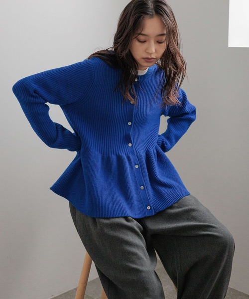 LOWRYS FARM（ローリーズファーム）の「ペプラムニットカーディガンＬＳ　603781（カーディガン/ボレロ・レディース・ベージュ/ブラック/ブルー/ライトブルー/グレー・FREE）」の10枚目の写真