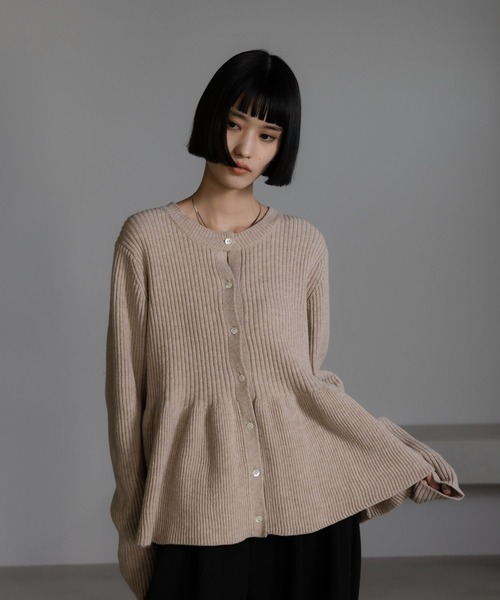 LOWRYS FARM（ローリーズファーム）の「ペプラムニットカーディガンＬＳ　603781（カーディガン/ボレロ・レディース・ベージュ/ブラック/ブルー/ライトブルー/グレー・FREE）」の21枚目の写真