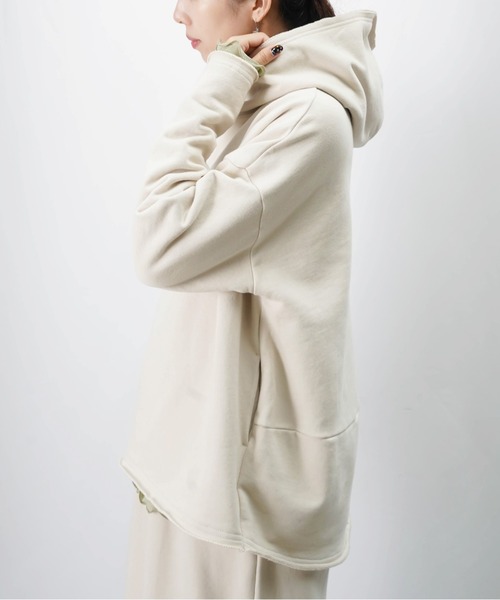 LUCA/LADY LUCK LUCA(ルカ/レディラックルカ)の「LC/LLL 裏毛コクーンパーカー【セットアップ着用可】(パーカー・レディース・ブラック/グレー/ライトベージュ・FREE)」の4枚目の写真