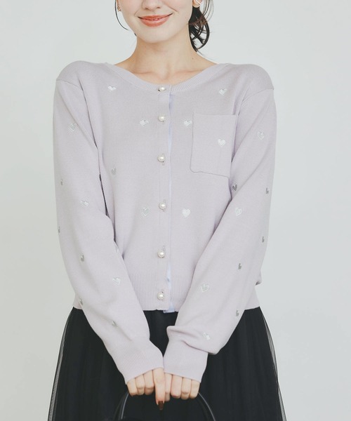 PICCIN PERLA(ピッチンペルラ)の「ハート刺繍カーディガン(カーディガン/ボレロ・レディース・オフホワイト/ブラック/ラベンダー/レッド・M)」の4枚目の写真