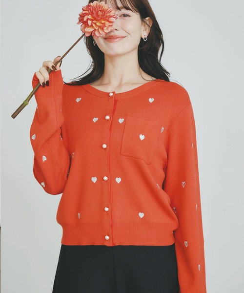 PICCIN PERLA(ピッチンペルラ)の「ハート刺繍カーディガン(カーディガン/ボレロ・レディース・オフホワイト/ブラック/ラベンダー/レッド・M)」の2枚目の写真