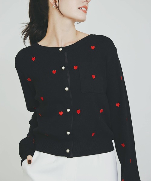 PICCIN PERLA(ピッチンペルラ)の「ハート刺繍カーディガン(カーディガン/ボレロ・レディース・オフホワイト/ブラック/ラベンダー/レッド・M)」の3枚目の写真