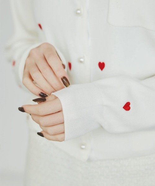 PICCIN PERLA(ピッチンペルラ)の「ハート刺繍カーディガン(カーディガン/ボレロ・レディース・オフホワイト/ブラック/ラベンダー/レッド・M)」の18枚目の写真