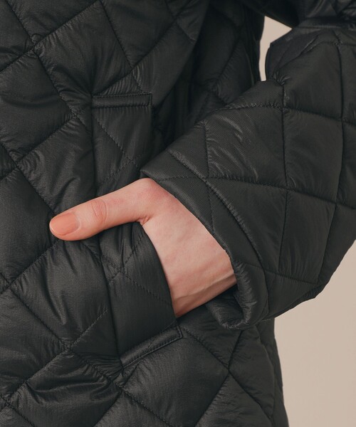 MACKINTOSH LONDON（マッキントッシュ ロンドン）の「【婦人画報11月号掲載】【Tilbury/ティルベリー】エアリーキルティングショートコート（ステンカラーコート・レディース・ブラック/ワイン/ベージュ・38/40）」の11枚目の写真