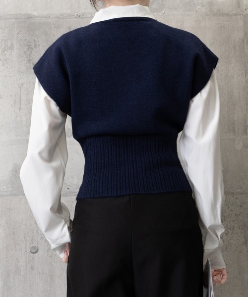 Miniministore(ミニミニストア)の「ニットベスト フロントボタン ニットジレ(ベスト・レディース・ワインレッド/ブラック/ネイビー・FREE)」の8枚目の写真