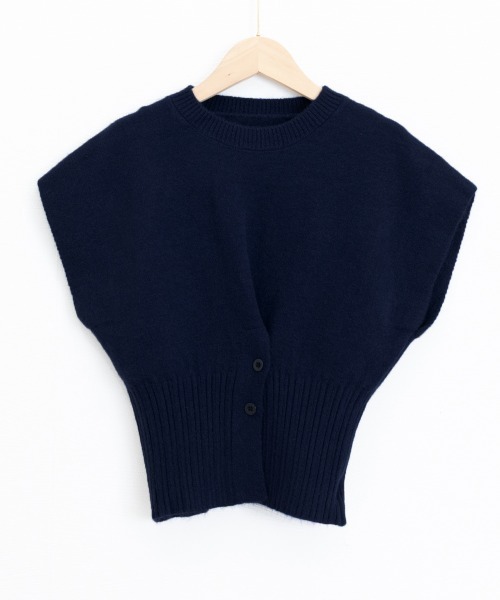 Miniministore(ミニミニストア)の「ニットベスト フロントボタン ニットジレ(ベスト・レディース・ワインレッド/ブラック/ネイビー・FREE)」の17枚目の写真