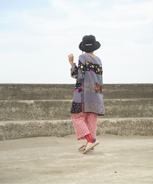 JUCO.（ジュコ）の「ホールサンダル（サンダル・レディース・ベージュ/ブラック・22.5cm/23.5cm/24.5cm/25.5cm/26.5cm）」の3枚目の写真