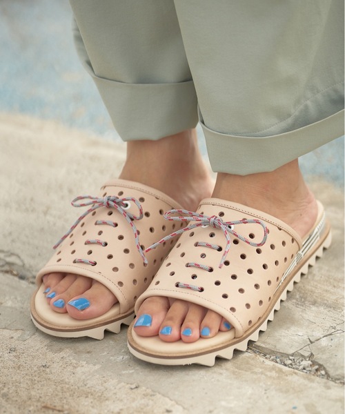 JUCO.（ジュコ）の「ホールサンダル（サンダル・レディース・ベージュ/ブラック・22.5cm/23.5cm/24.5cm/25.5cm/26.5cm）」の5枚目の写真