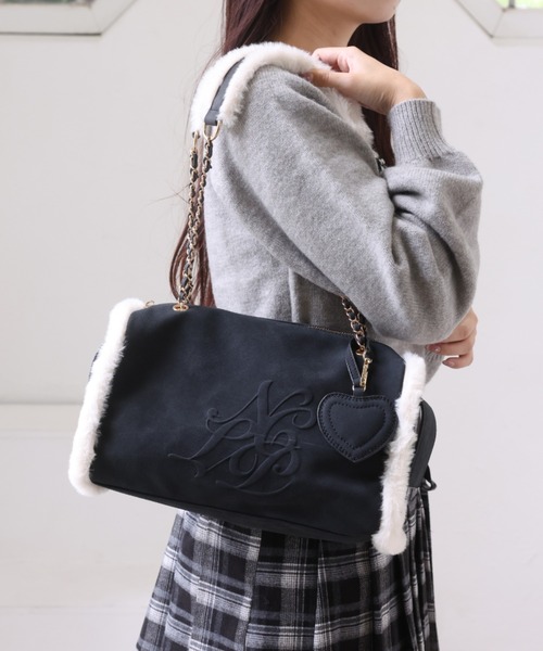 one after another NICE CLAUP（ワンアフターアナザーナイスクラップ）の「ムートンエンボスバッグ（ボストンバッグ・レディース・グレー/ブラック/キャメル・FREE）」の2枚目の写真