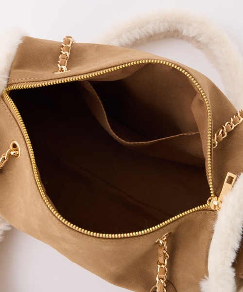 one after another NICE CLAUP（ワンアフターアナザーナイスクラップ）の「ムートンエンボスバッグ（ボストンバッグ・レディース・グレー/ブラック/キャメル・FREE）」の4枚目の写真