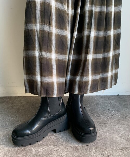 DouDou（ドゥドゥ）の「【WEB限定】サイドゴアショートブーツ（ブーツ・レディース・ブラック・SMALL/LARGE/MEDIUM）」の9枚目の写真