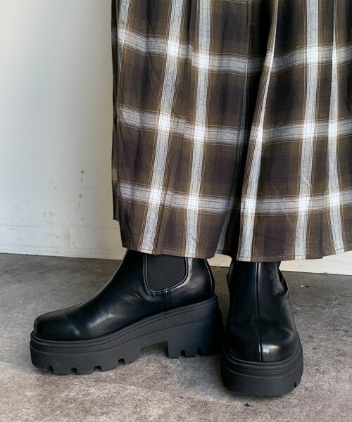 DouDou（ドゥドゥ）の「【WEB限定】サイドゴアショートブーツ（ブーツ・レディース・ブラック・SMALL/LARGE/MEDIUM）」の10枚目の写真