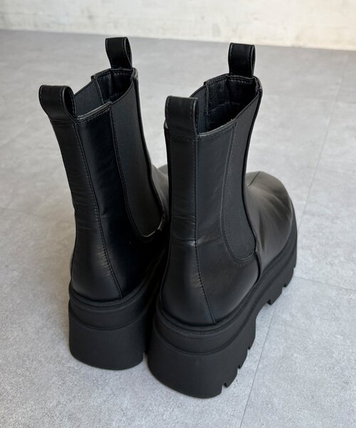 DouDou（ドゥドゥ）の「【WEB限定】サイドゴアショートブーツ（ブーツ・レディース・ブラック・SMALL/LARGE/MEDIUM）」の15枚目の写真