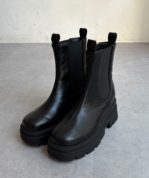 DouDou（ドゥドゥ）の「【WEB限定】サイドゴアショートブーツ（ブーツ・レディース・ブラック・SMALL/LARGE/MEDIUM）」の4枚目の写真