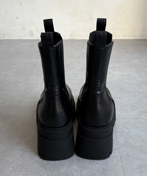 DouDou（ドゥドゥ）の「【WEB限定】サイドゴアショートブーツ（ブーツ・レディース・ブラック・SMALL/LARGE/MEDIUM）」の6枚目の写真