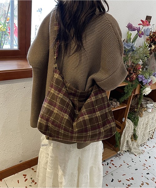 ブラウンチェック柄ショルダーバッグ アローン arron レザーハンドルチェック柄ショルダーバッグ （ブラック