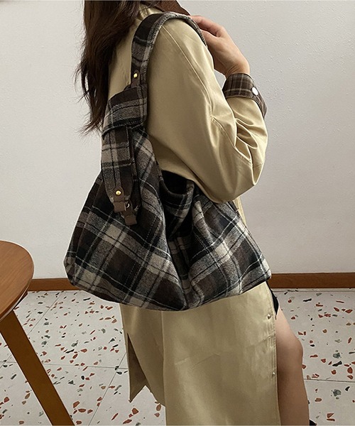 LA VORAGINE(ラ ヴォラジネ)の「チェック柄大容量2wayショルダーバッグ/トートバッグ(ショルダーバッグ・レディース・ブラウン/グリーン/イエロー/ブラック・FREE)」の9枚目の写真