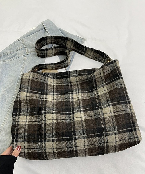LA VORAGINE（ラ ヴォラジネ）の「チェック柄大容量2wayショルダー