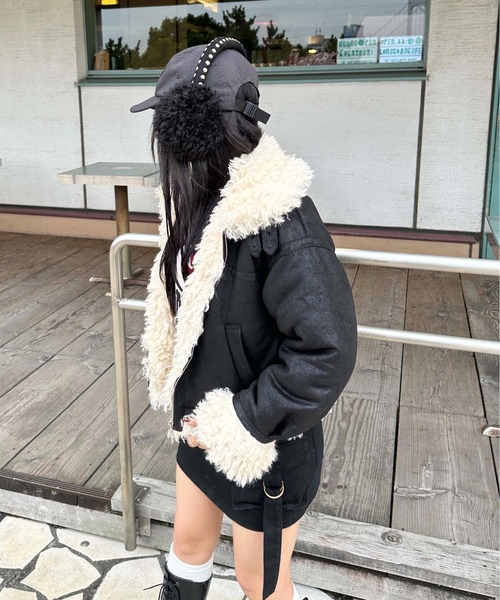 sedacle girl(セダクルガール)の「フェイクムートンショートブルゾン(その他アウター・レディース・ダークブラウン/ブラック・FREE)」の8枚目の写真