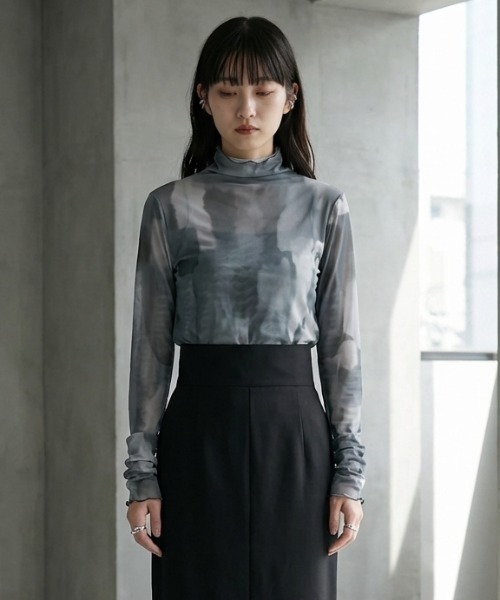 DIP IN CHOCOLATE(ディップインチョコレート)の「パワーメッシュ水彩アート総柄トップス【DIP IN CHOCOLATE】(Tシャツ/カットソー・レディース・チャコールグレー/サンドベージュ・F)」の1枚目の写真