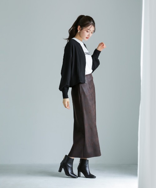 Emilyan（エミリアン）の「【 手洗いできる 】 ストレッチフェイクレザー・ナロースカート（スカート・レディース・ブラウン/ブラック・M）」の3枚目の写真