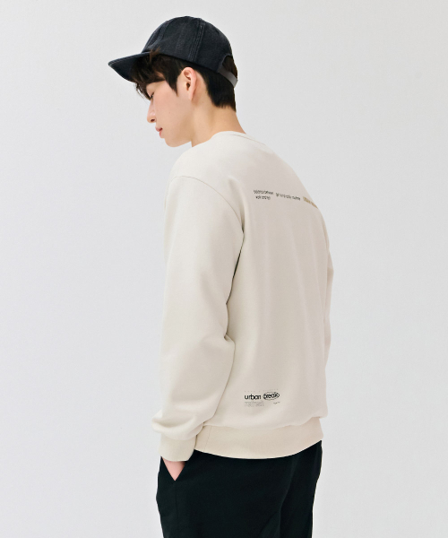 CHASECULT(チェイスカルト)の「男性レタリンググラフィックスウェットシャツ-ベージュ(スウェット・メンズ・ベージュ・100/110/95/105)」の2枚目の写真