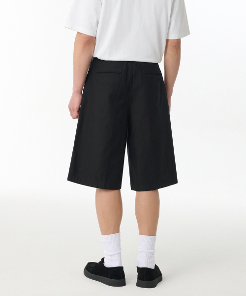 MUSINSA STANDARD（ムシンサスタンダード）の「ホワイトサテンバミューダパンツ[ブラック]（その他パンツ・メンズ・その他・38/36/34/28/29/32/30/31/33/26/27）」の2枚目の写真