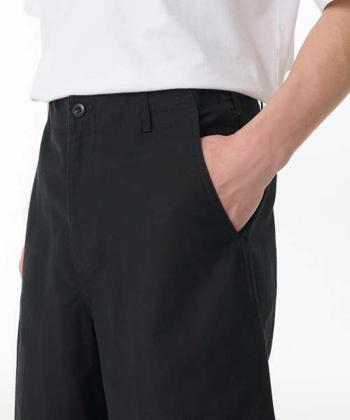 MUSINSA STANDARD（ムシンサスタンダード）の「ホワイトサテンバミューダパンツ[ブラック]（その他パンツ・メンズ・その他・38/36/34/28/29/32/30/31/33/26/27）」の4枚目の写真