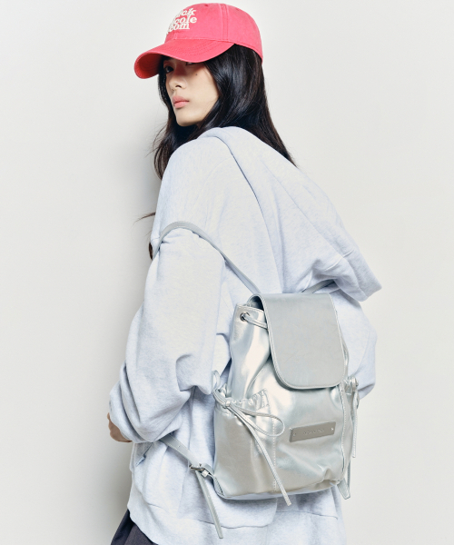 NICK&NICOLE（ニックアンドニコール）の「CRYSTAL LEATHER SHIRRING BACKPACK_SILVER（バックパック/リュック・レディース・その他・FREE）」の3枚目の写真