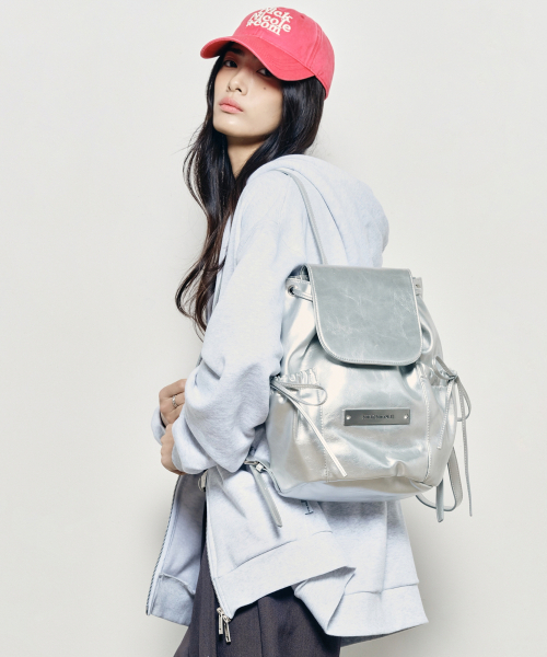 NICK&NICOLE（ニックアンドニコール）の「CRYSTAL LEATHER SHIRRING BACKPACK_SILVER（バックパック/リュック・レディース・その他・FREE）」の2枚目の写真