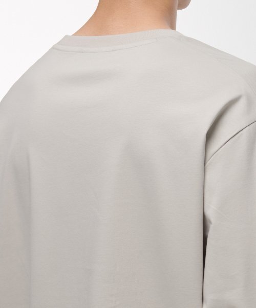 MUSINSA STANDARD（ムシンサスタンダード）の「シルケットリラックスドクルーネック長袖Tシャツ[ダスティクリーム]（Tシャツ/カットソー・メンズ・その他・MEDIUM/LARGE/X-LARGE/XX-LARGE）」の4枚目の写真
