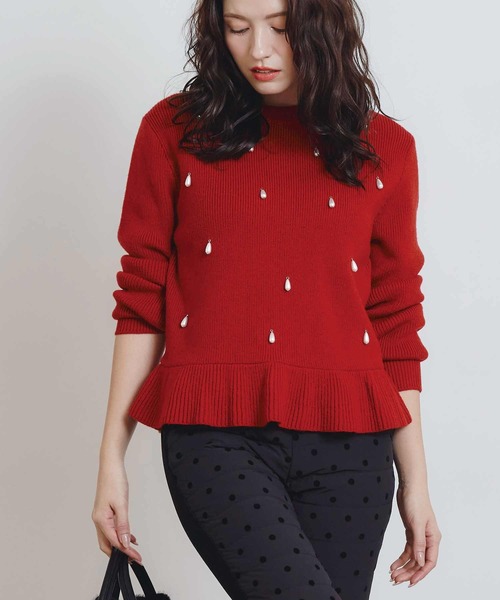 PICCIN PERLA(ピッチンペルラ)の「ティアドロップパールペプラムニット(ニット/セーター・レディース・オフホワイト/ブラック/レッド・M)」の1枚目の写真