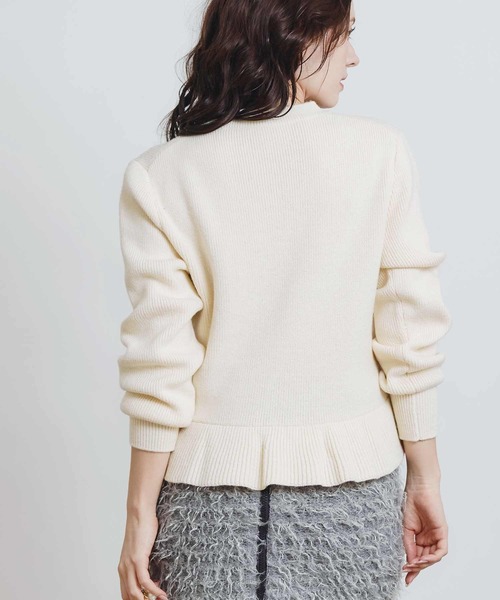 PICCIN PERLA(ピッチンペルラ)の「ティアドロップパールペプラムニット(ニット/セーター・レディース・オフホワイト/ブラック/レッド・M)」の6枚目の写真