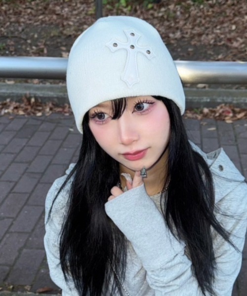 Never mind the XU（ネバーマインドザエックスユー）の「【Never mind the XU】cross beanie / 【ネバーマインド ザ エックスユー】クロスビーニー（ニットキャップ/ビーニー・メンズ・ホワイト/ベージュ/チャコール/ブラック/カーキ/グレー・ONE SIZE）」の2枚目の写真
