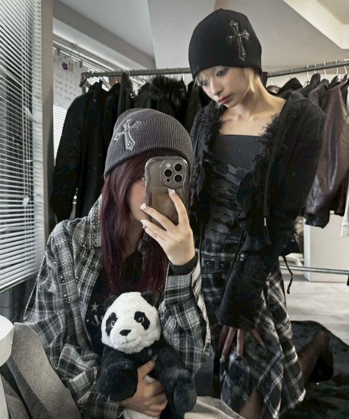 Never mind the XU（ネバーマインドザエックスユー）の「【Never mind the XU】cross beanie / 【ネバーマインド ザ エックスユー】クロスビーニー（ニットキャップ/ビーニー・メンズ・ホワイト/ベージュ/チャコール/ブラック/カーキ/グレー・ONE SIZE）」の7枚目の写真