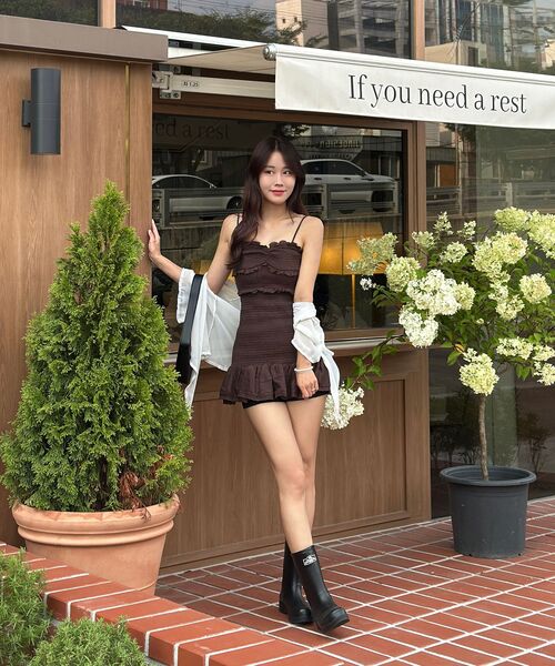 LADY VOLUME（レディーボリューム）の「フリルスモックミニドレス (ブラウン)（ワンピース・レディース・その他・SMALL/MEDIUM）」の7枚目の写真