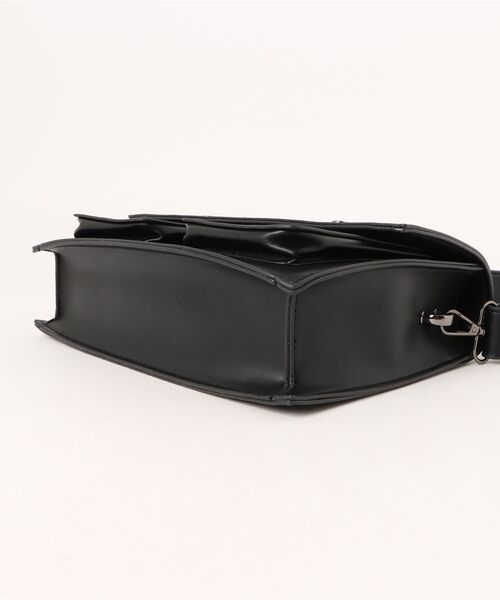 florist（フローリスト）の「【ユニセックス・2WAY】レザーライクダブルポケットショルダーバッグ（ショルダーバッグ・メンズ・ブラック/ホワイト/キャメル/ベージュ・FREE）」の21枚目の写真