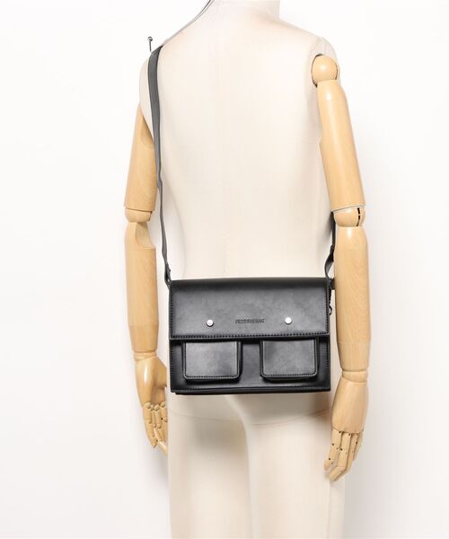 florist（フローリスト）の「【ユニセックス・2WAY】レザーライクダブルポケットショルダーバッグ（ショルダーバッグ・メンズ・ブラック/ホワイト/キャメル/ベージュ・FREE）」の20枚目の写真