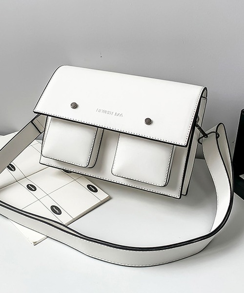 florist（フローリスト）の「【ユニセックス・2WAY】レザーライクダブルポケットショルダーバッグ（ショルダーバッグ・メンズ・ブラック/ホワイト/キャメル/ベージュ・FREE）」の2枚目の写真