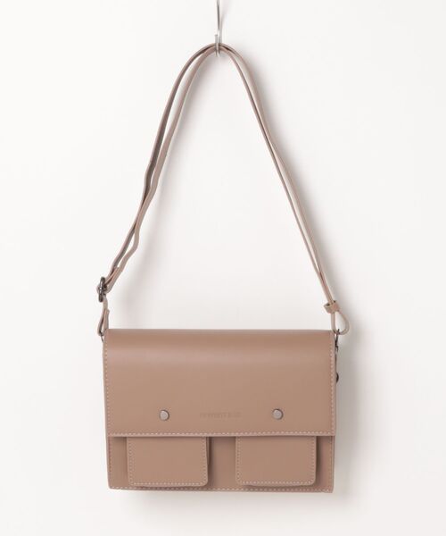 florist（フローリスト）の「【ユニセックス・2WAY】レザーライクダブルポケットショルダーバッグ（ショルダーバッグ・メンズ・ブラック/ホワイト/キャメル/ベージュ・FREE）」の17枚目の写真