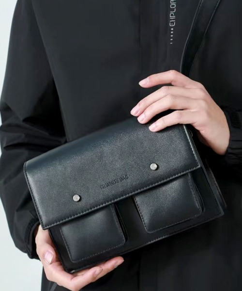 florist（フローリスト）の「【ユニセックス・2WAY】レザーライクダブルポケットショルダーバッグ（ショルダーバッグ・メンズ・ブラック/ホワイト/キャメル/ベージュ・FREE）」の5枚目の写真