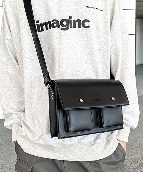 florist（フローリスト）の「【ユニセックス・2WAY】レザーライクダブルポケットショルダーバッグ（ショルダーバッグ・メンズ・ブラック/ホワイト/キャメル/ベージュ・FREE）」の7枚目の写真