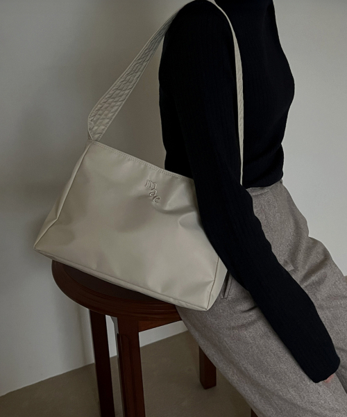 MUCU AND EBONY(ムクアンドエボニー)の「Comfy Bag _ Pale Ivory(ショルダーバッグ・レディース・その他・FREE)」の11枚目の写真
