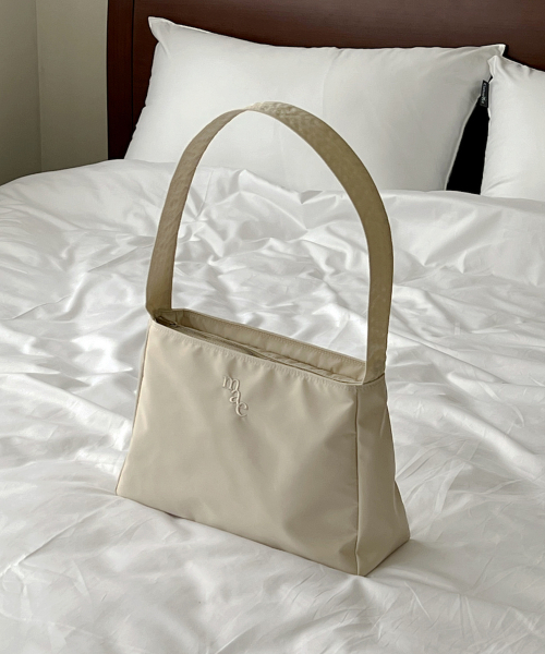 MUCU AND EBONY(ムクアンドエボニー)の「Comfy Bag _ Pale Ivory(ショルダーバッグ・レディース・その他・FREE)」の10枚目の写真